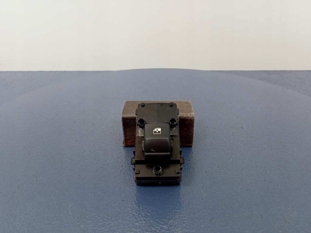 фото №1, Kia ceed iii переключатель стекло 93575-j7000