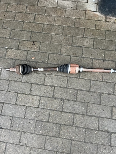 фото №1, Приводной вал правая механическая коробка передач dacia duster ii lift 1.3 tce 391006725r