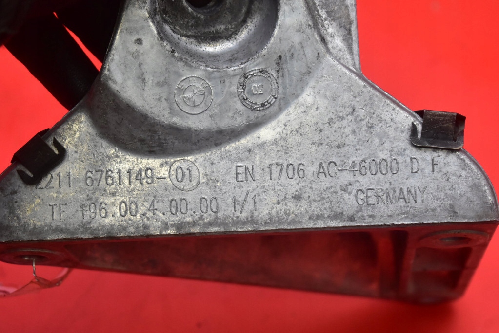 Кронштейн подушка двигуна ліва 6761149 bmw e60 e61 3.0 d 231 km 03-07 Зі Шроту