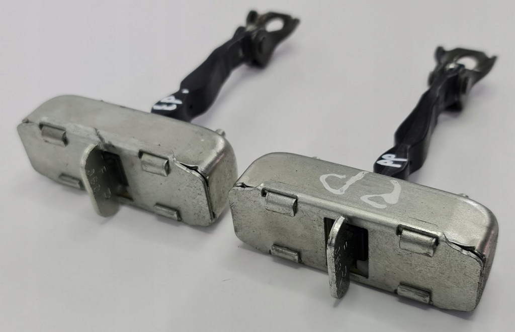 фото №3, Ограничитель дверь передний перед mazda rx-8