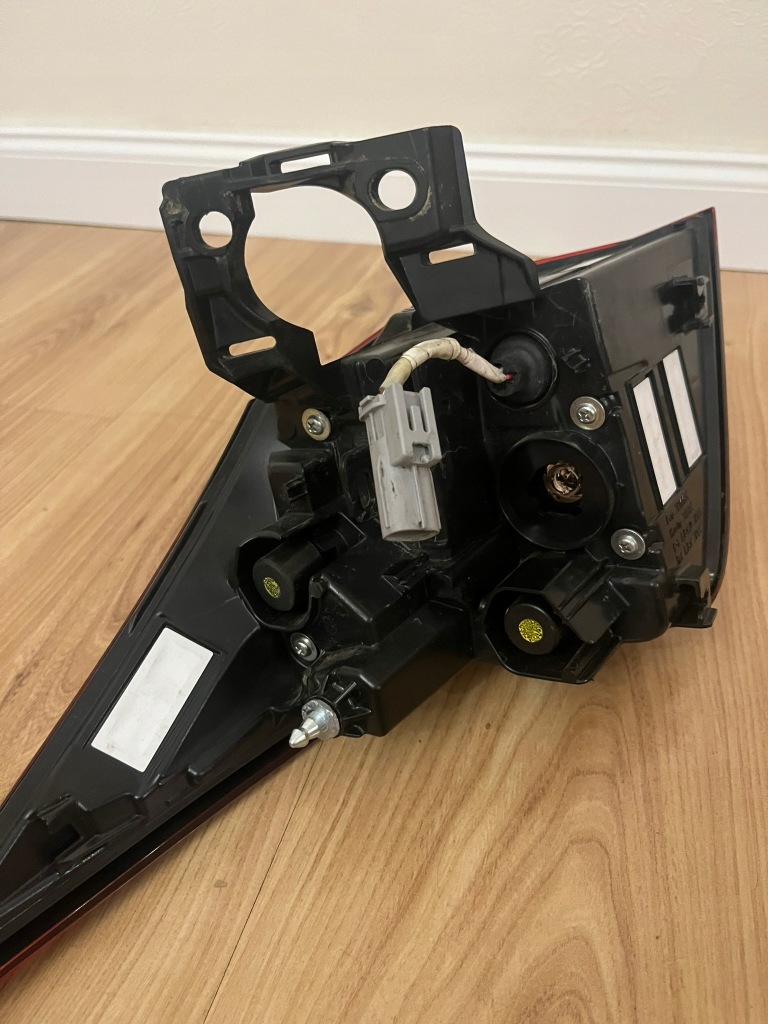 Lexus ux250h фара правый  задний  задняя led в Украине