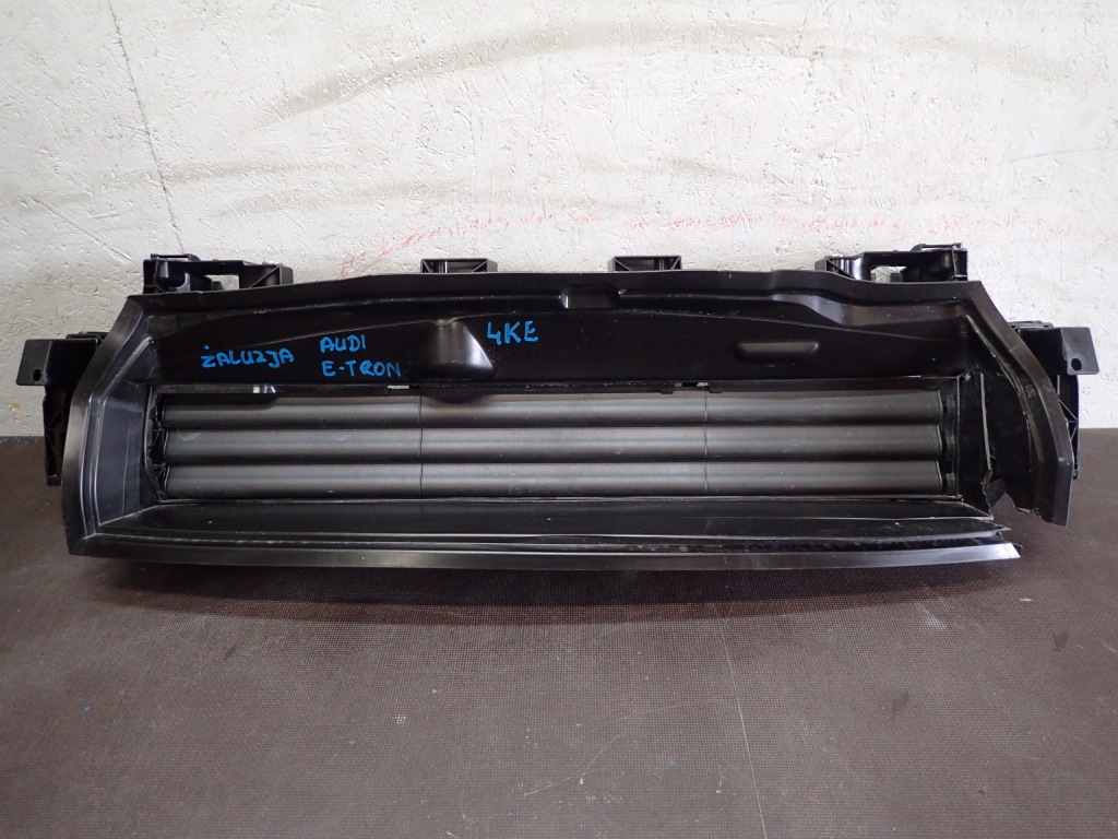 фото №1, Pas передний жалюзи audi e tron 4ke890067b