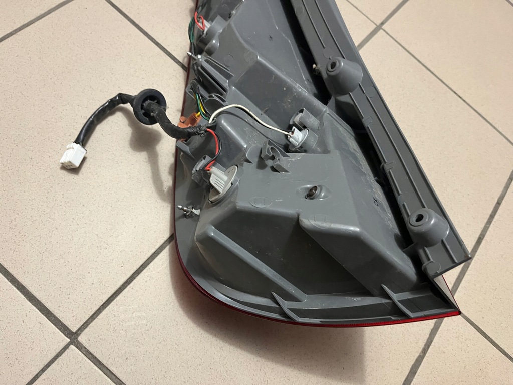 фото №12, Hyundai i30 i 1 kombi 07- лампа задня задня права