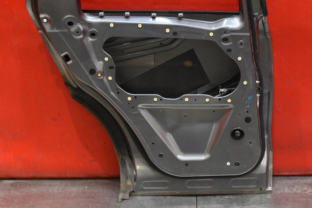 фото №15, Дверь левая задняя задние серые land rover discovery 5 v sport 14-19