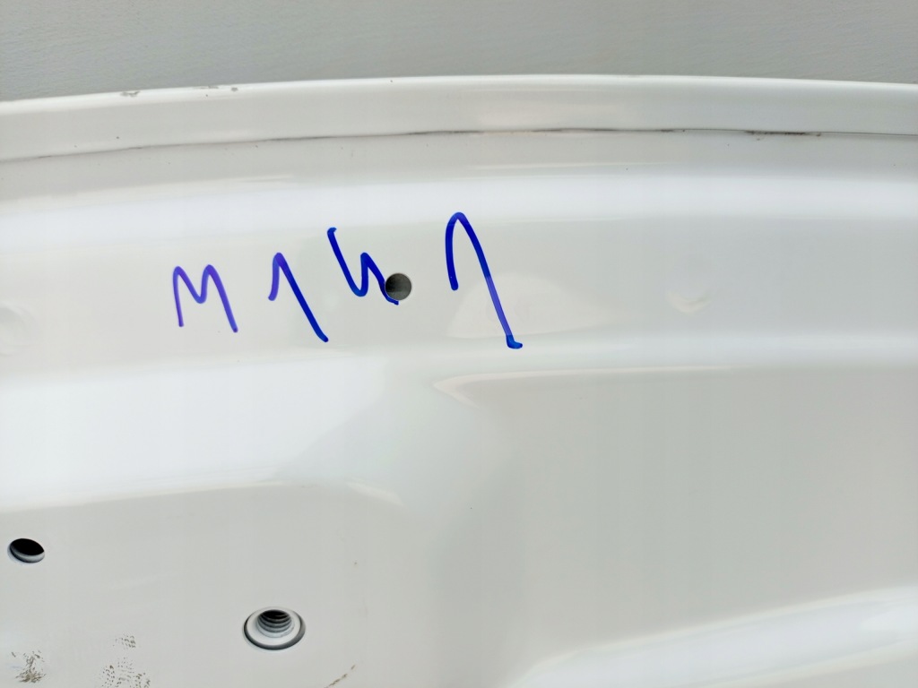 Tesla model 3 рестайлінг  highland 2023- капот кришка двигуна Зі Шроту