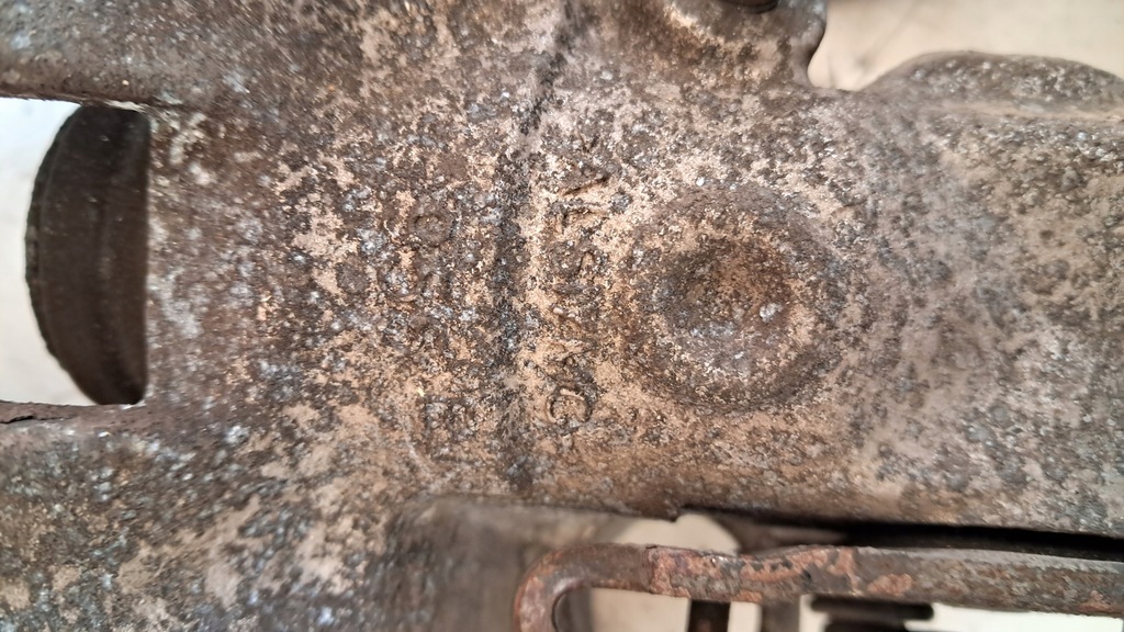 фото №13, Citroen c5 iii x7 задній супорт гальмівний правий лівий