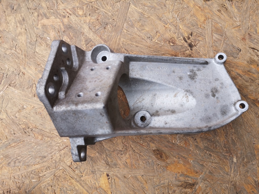 фото №1, Volvo v70 xc70 кронштейн кронштейн 31370633