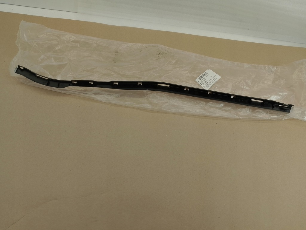 фото №6, Audi a4 s4 b9 8w kombi напрямна бампера задня молдинг кріпильна