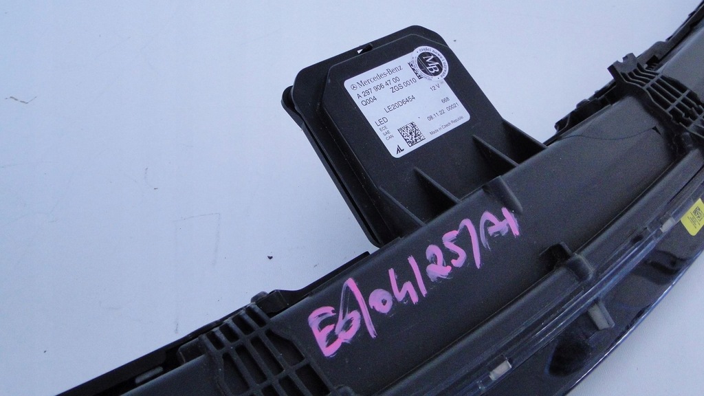 фото №15, Mercedes eqs 297 лампа передняя средняя молдинг накладка led