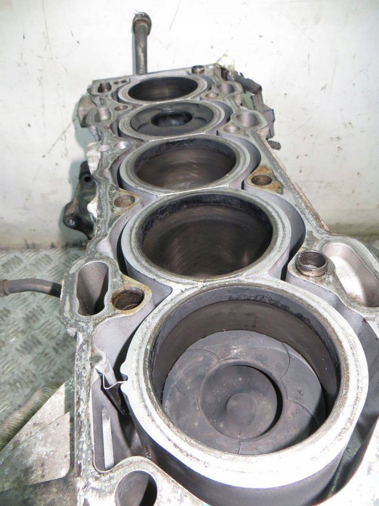 фото №11, Volvo xc70 ii 2.4 блок двигатель dół d5244t d5244t4 d5244t5