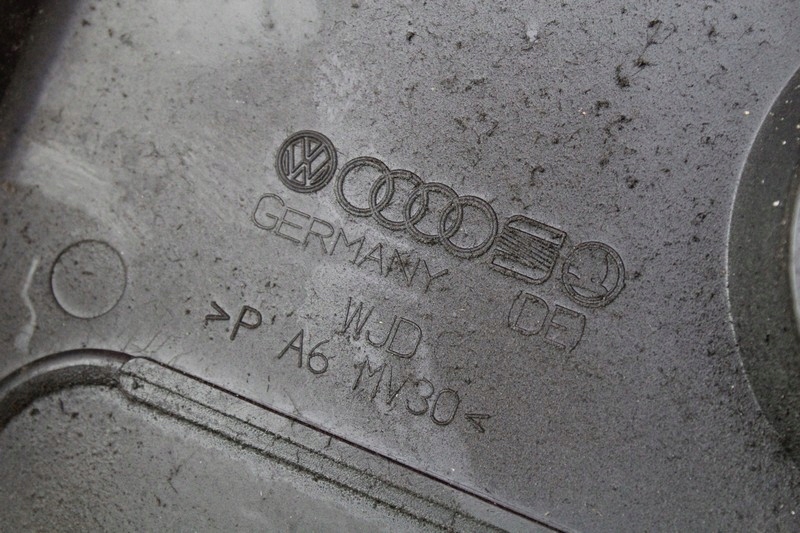 фото №12, Audi оригінальний номер 06a103925j кришка захист верхній двигуна