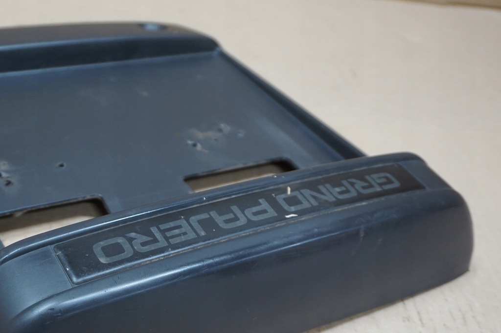 фото №7, Mitsubishi pajero iii накладка кронштейн номерного знака 00-06r