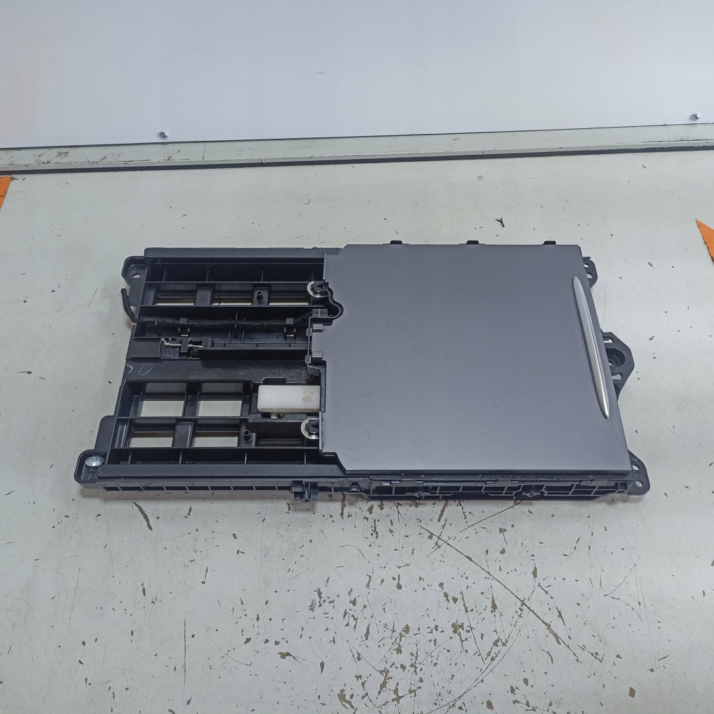 фото №1, Tesla model 3 крышка защита консоли центральный 1755515-00-d