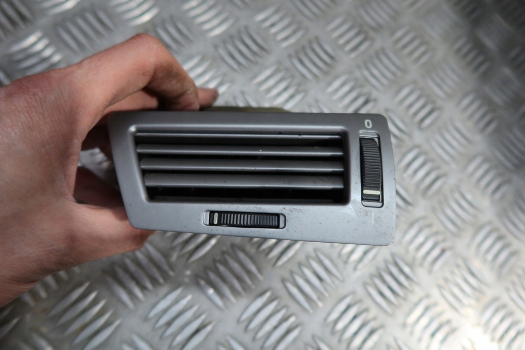 фото №1, Решётка обдув левая bmw 7 8223333