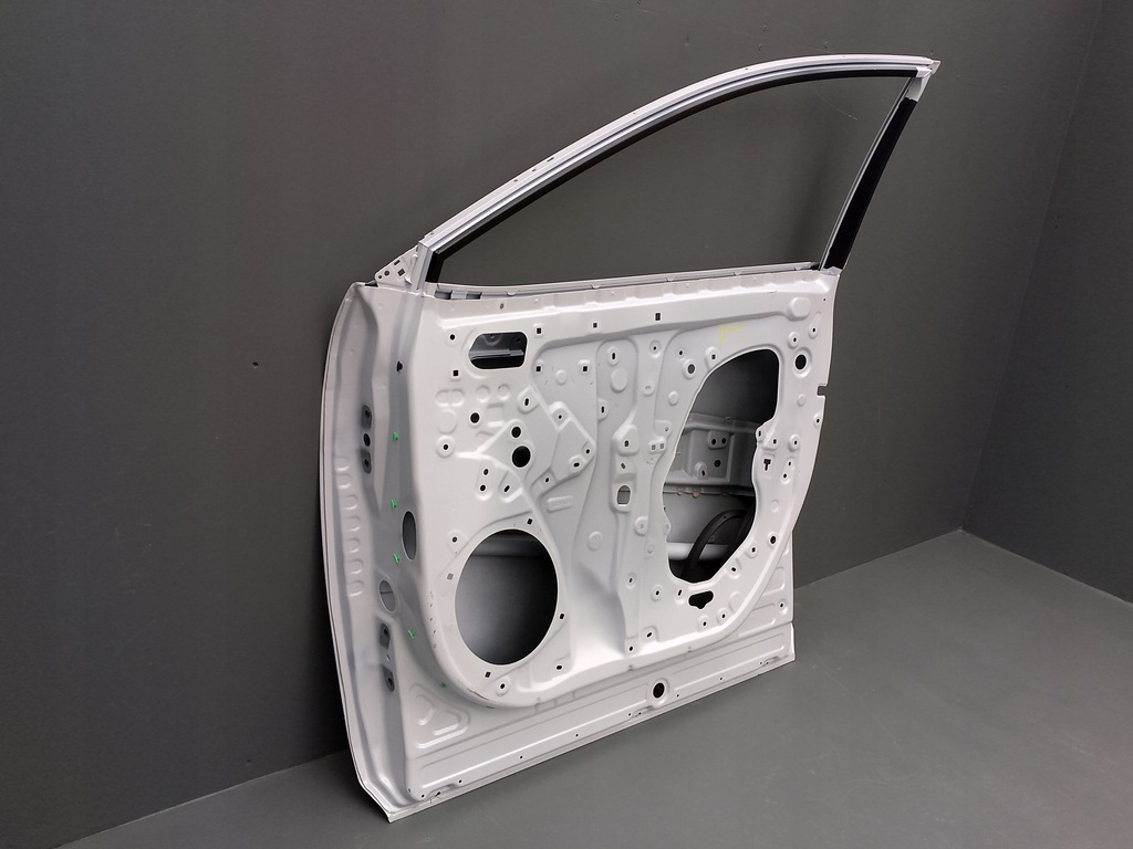 фото №13, Toyota corolla cross дверь правое передние =