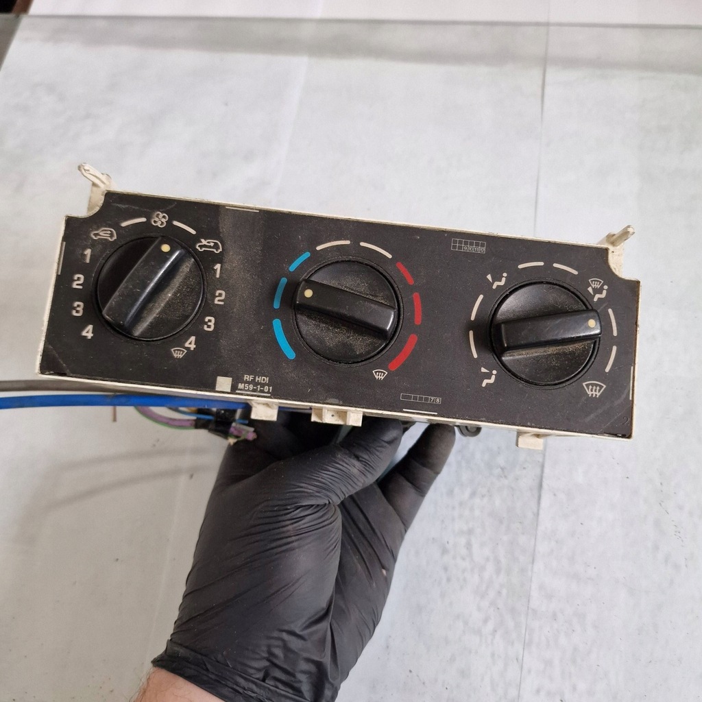 фото №1, Peugeot partner 2008 панель кондиціонера