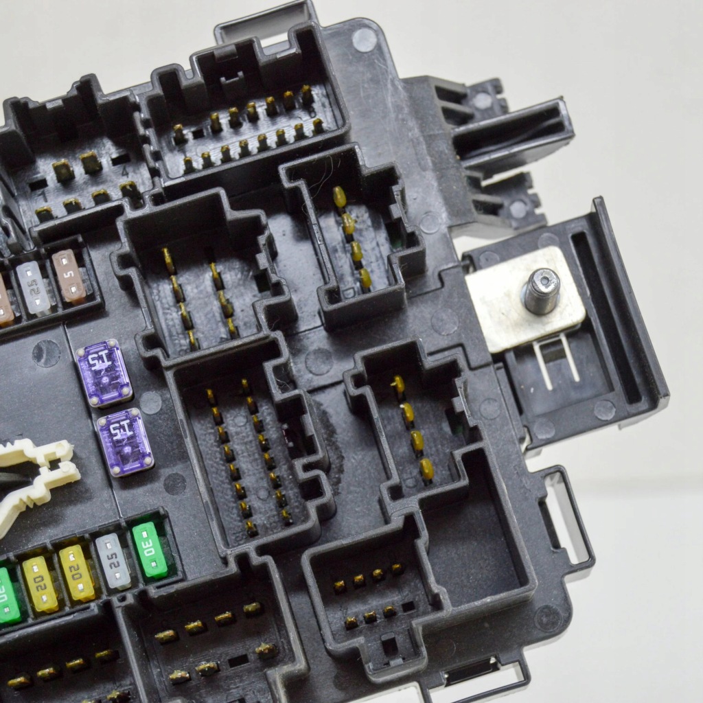 Tesla model x 2018 рамка / модуль предохранителей Недорого