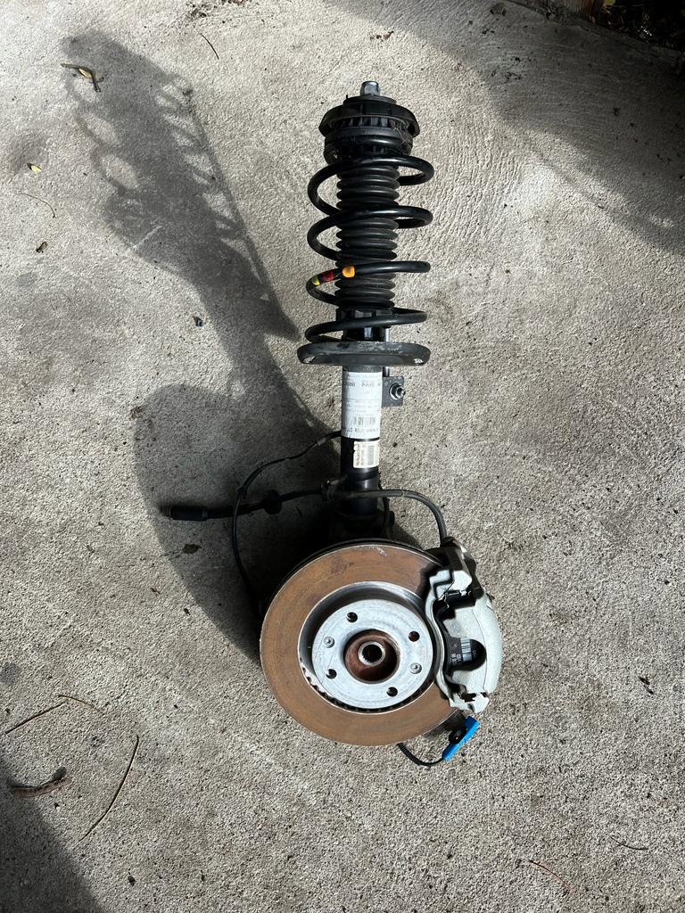 фото №1, Citroen c4 cactus амортизационная стойка правый p55