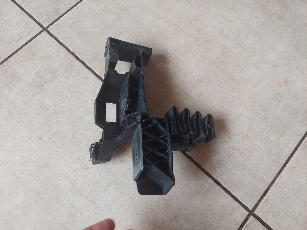 фото №5, Кронштейн - опора лампы - кронштейн поперечина - audi a6 c8 - 4k0