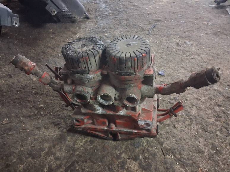 Купити Клапан модулятор ebs scania 4 1412239