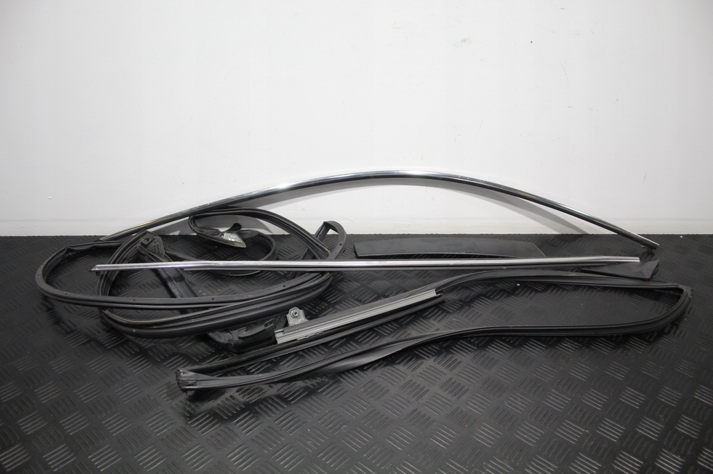 фото №1, Прокладка дверь левый перед lexus ct200h