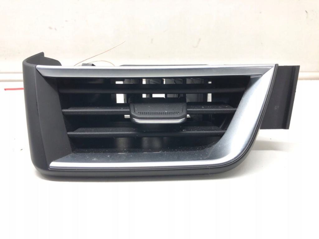 фото №3, Решётка обдув перед renault clio v 687608207r хэтчбек