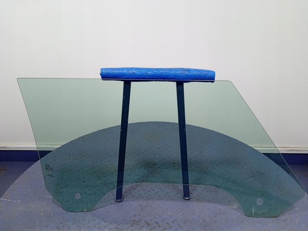 фото №2, Mini clubman r55 стекло дверь перед левая