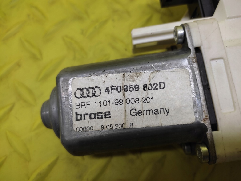 фото №4, Audi a6 c6 моторчик стекло правый перед 4f0959802d