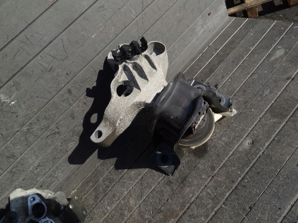 фото №1, Renault clio iv 2013 1,5 dci подушка двигателя правая кронштейн оригинал