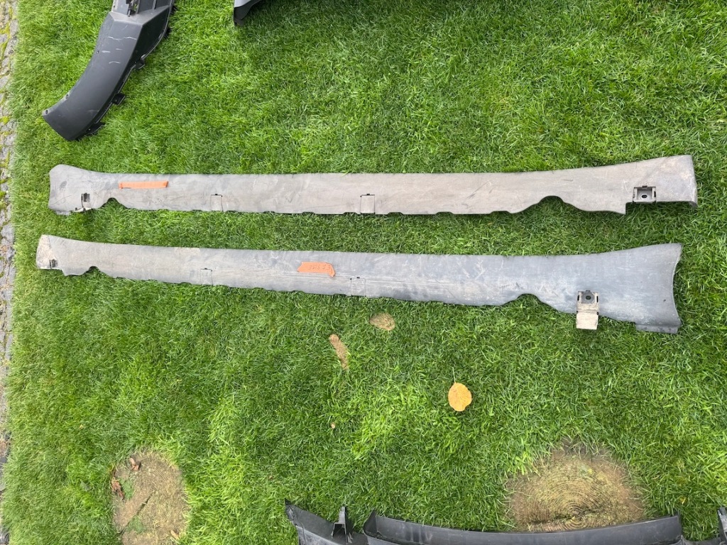 Купити Tesla model m3 3 поріг ліва накладка поріг оригінал 1089831-00-d