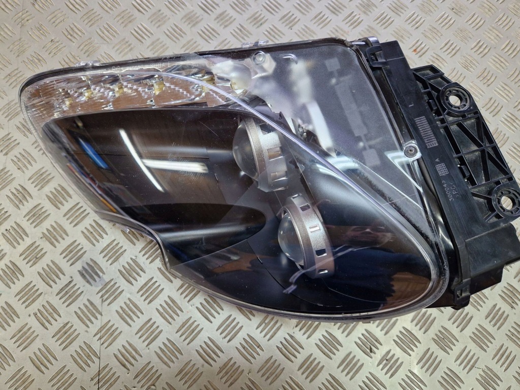 фото №1, Лампа передняя левая ксенон с led aston martin vantage v8 2005r- 2011r