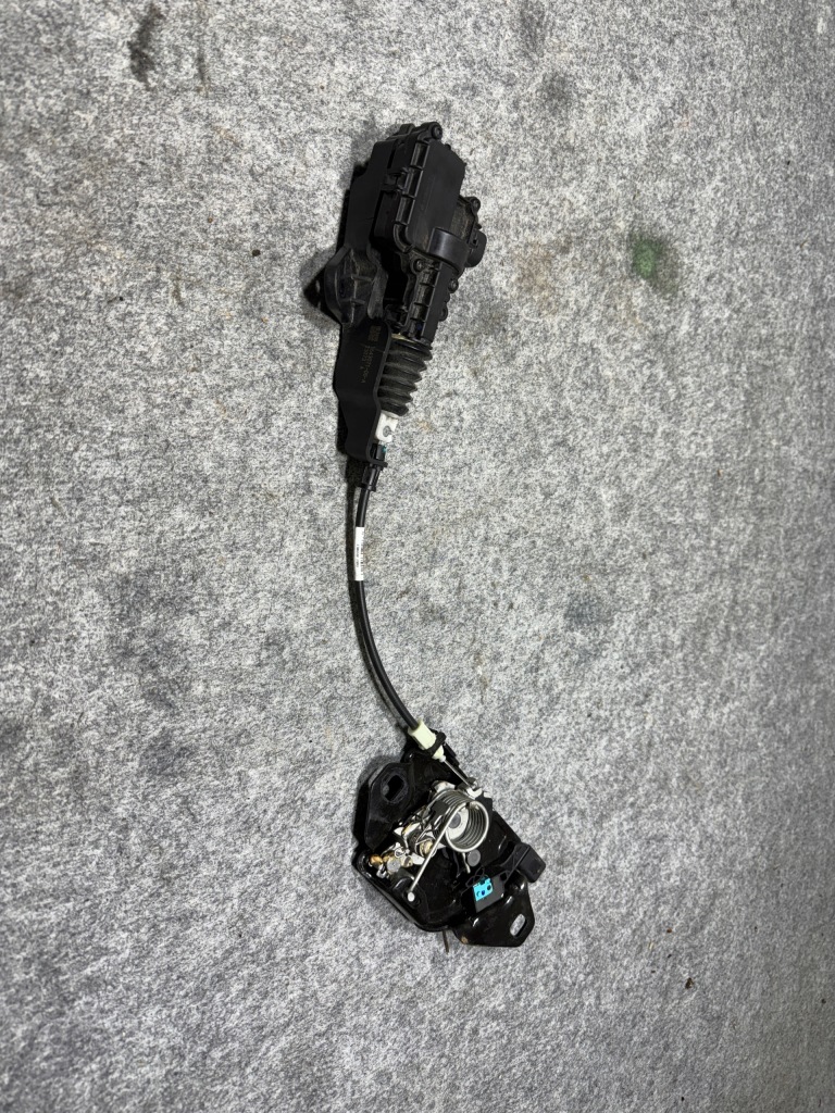 Купить Замок капот засов tesla model 3 y 1500397-00-f