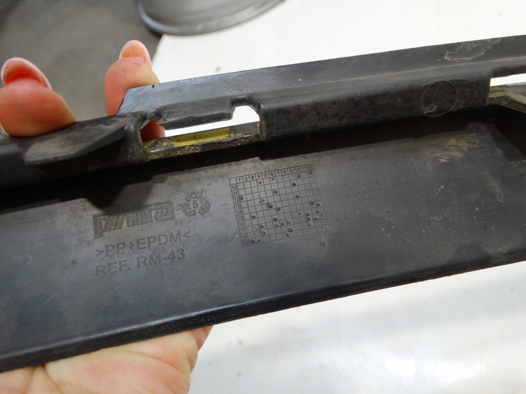 фото №10, Молдинг спойлер накладка-спойлер бампера renault megane iii