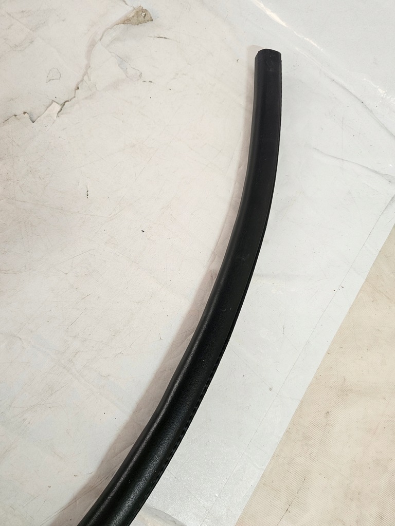 фото №7, Ford mustang 15- прокладка перед левая дверь нижняя