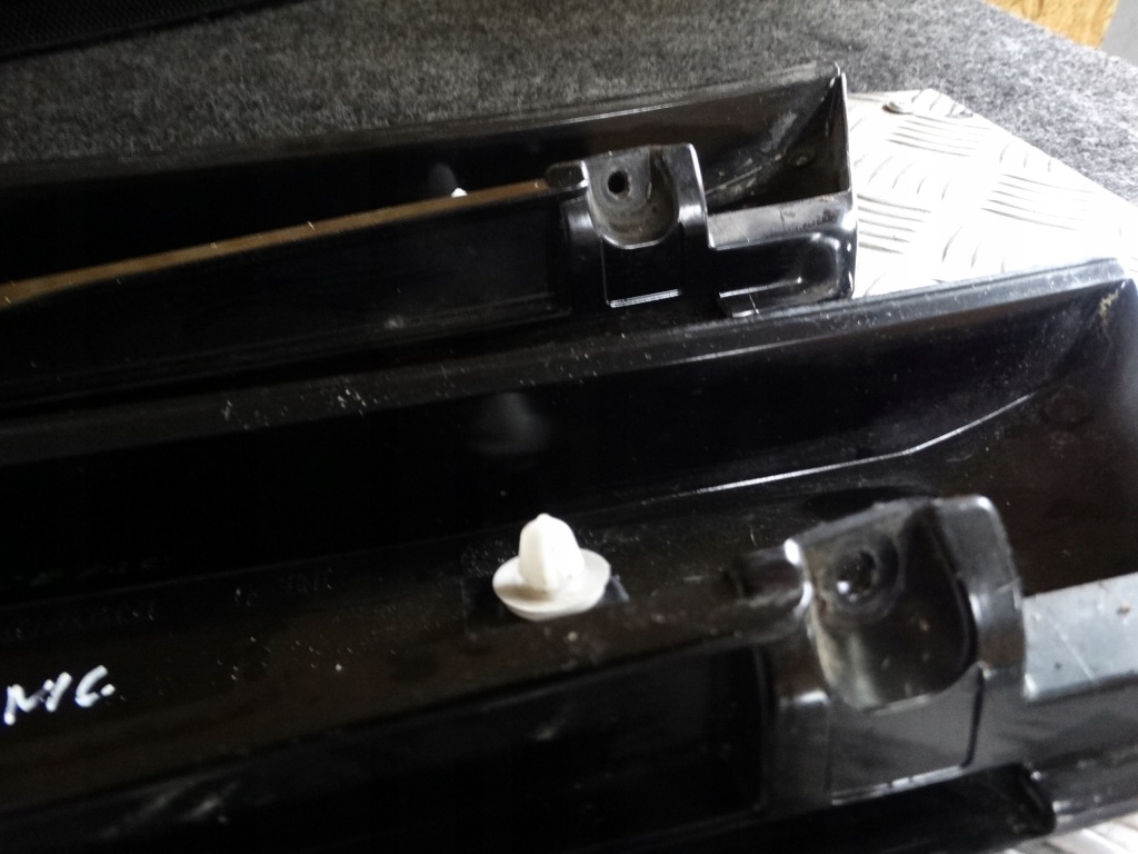 Накладка бампера renault scenic 8200140172 Зі Шроту