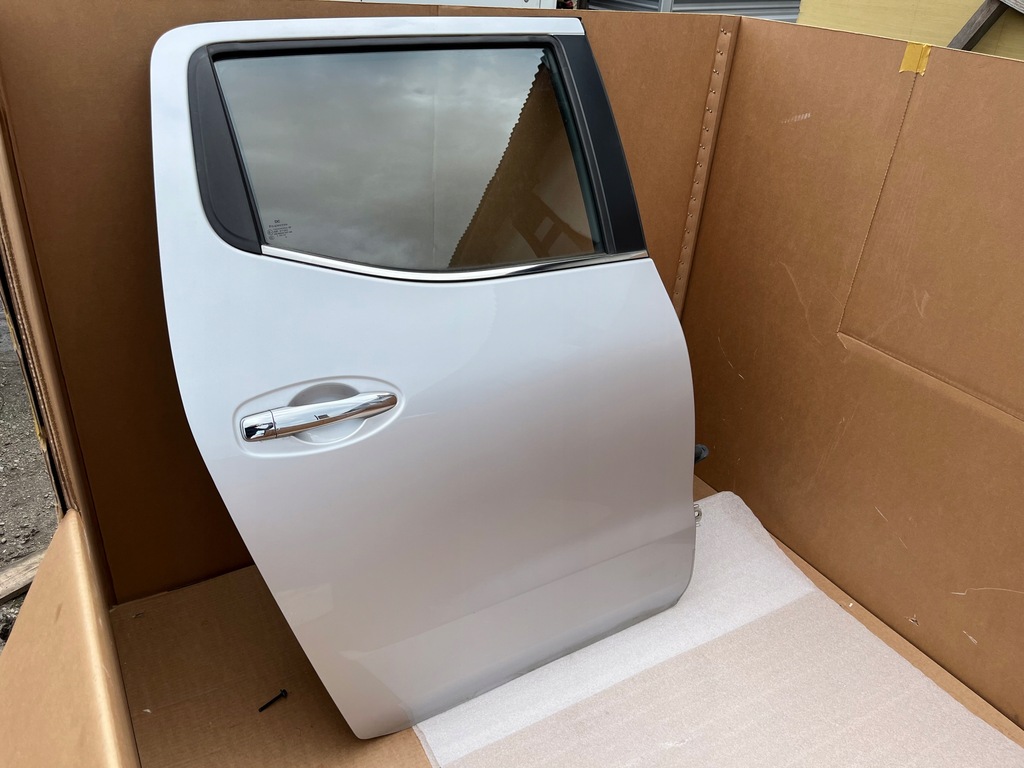 фото №1, Navara iv d23 np300 дверь правый задняя комплект 2016-