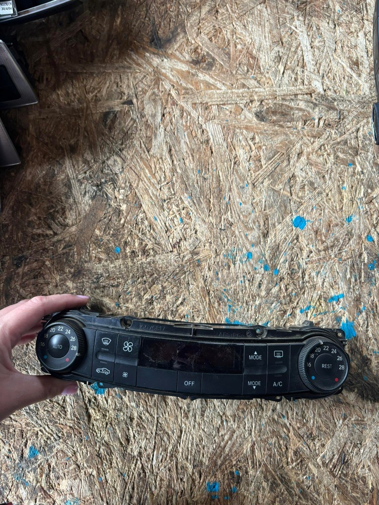 фото №1, Mercedes панель обдув 2118301490