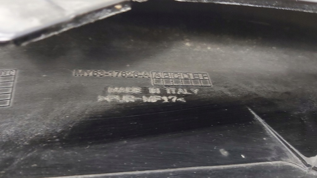 фото №8, Накладка сплиттер aston martin vantage my63-17626-a