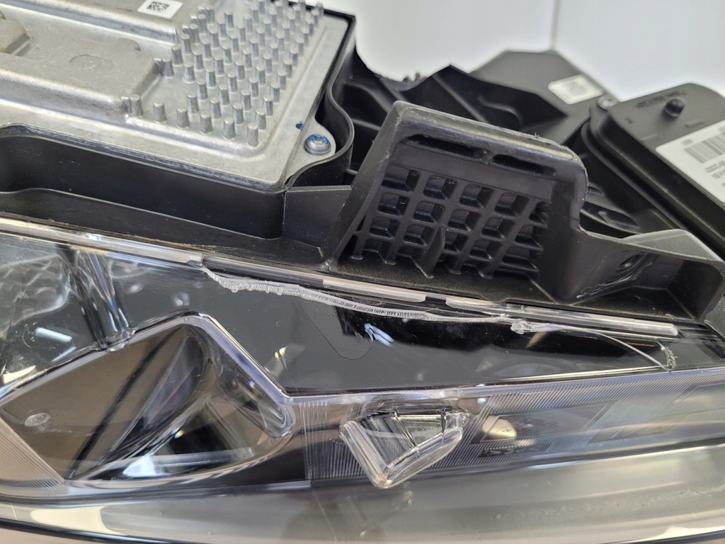 фото №16, Лампа левый перед левая передняя led em2b-13w030-cs ford s-max