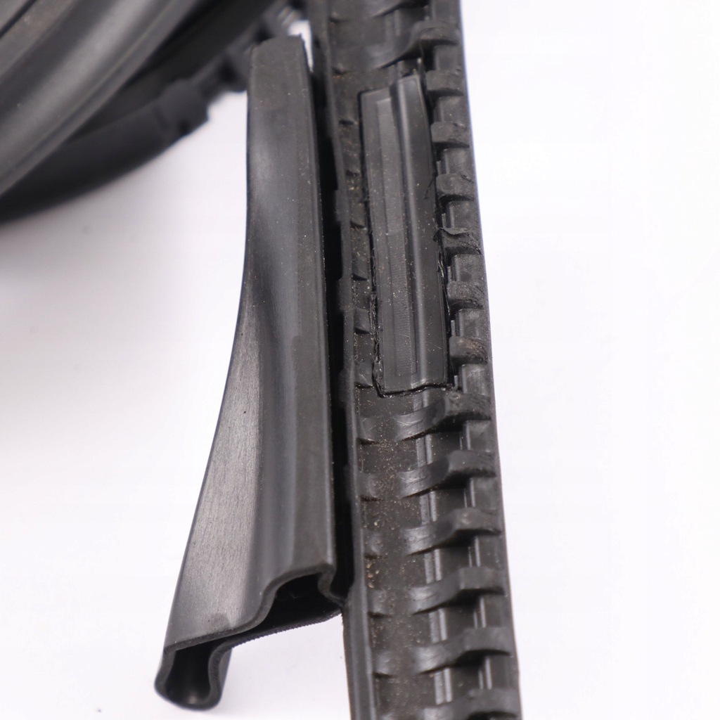 фото №11, Mercedes c118 прокладка крыша накладки крышный левый перед резиновый элемент a1186730500