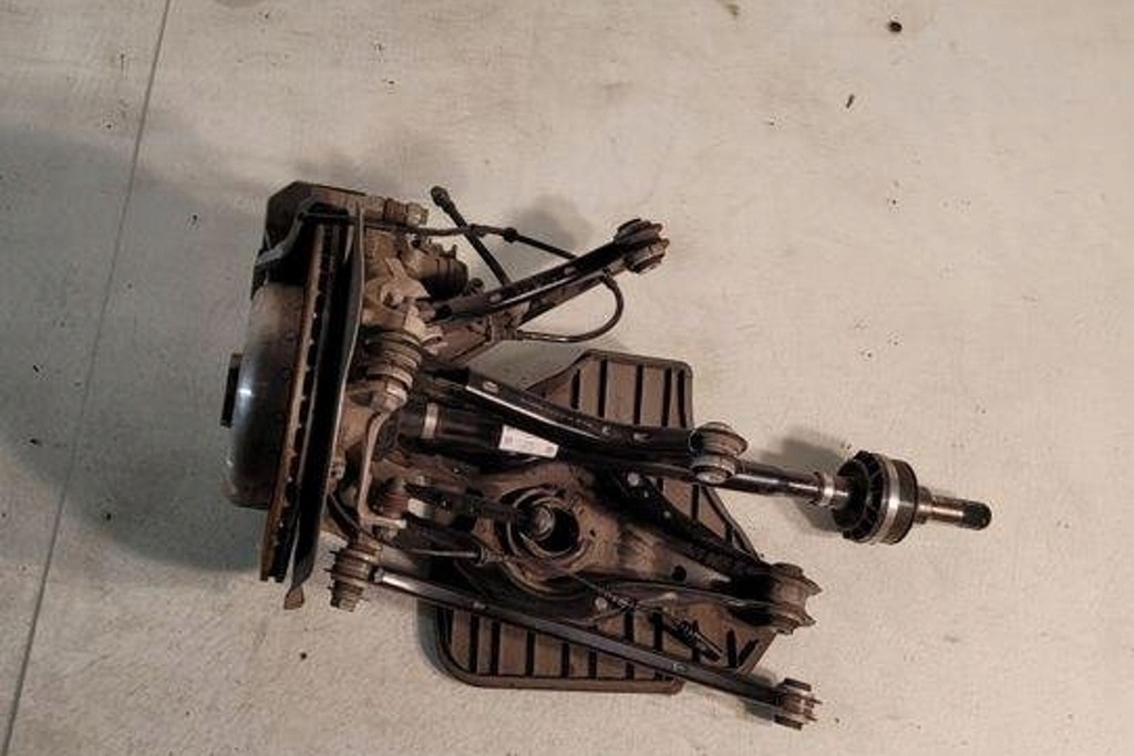 фото №13, Поворотный кулак задняя левая bmw 3 g20, g28 6882552 3.0l бензиновый 285kw 2020