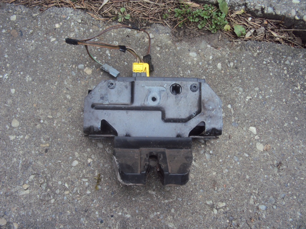 фото №1, Замок кришки vectra c kombi signum +штекер