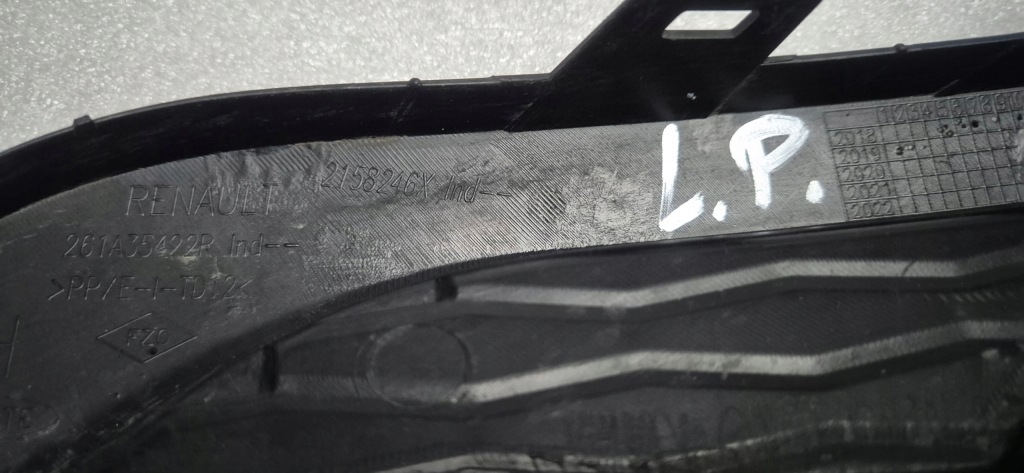 Решётка бампера заглушка противотуманная фара kadjar 261a35422r 261a21870r левая правая с Разборки