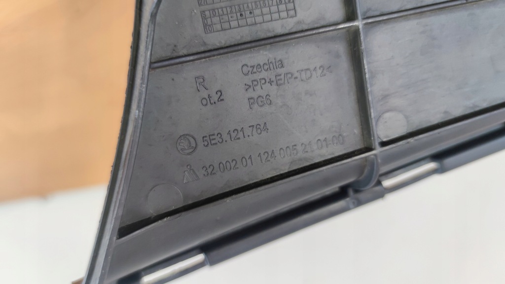 фото №12, Skoda octavia iv 20r- впуск повітропровід повітря права 5e3121764