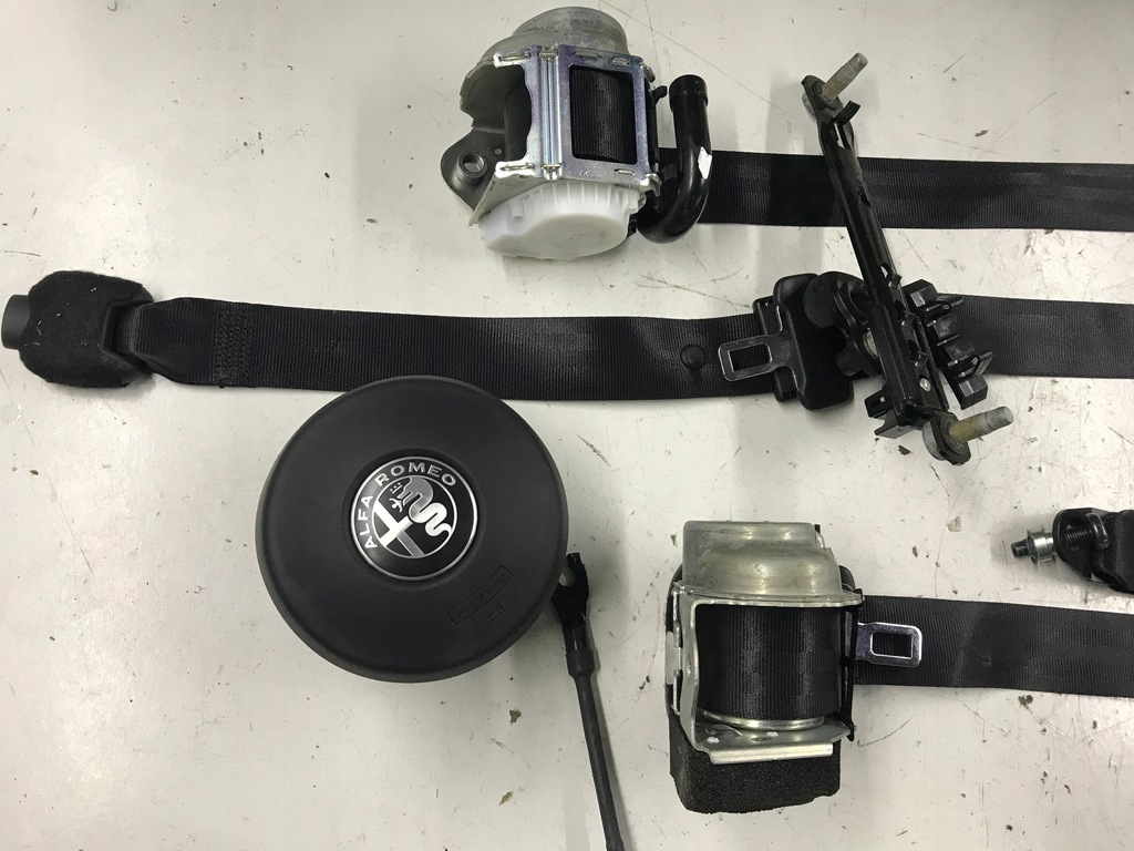 фото №7, Alfa romeo stelvio veloce консоль ремни подушки безопасности приборная панель подушка безопасности