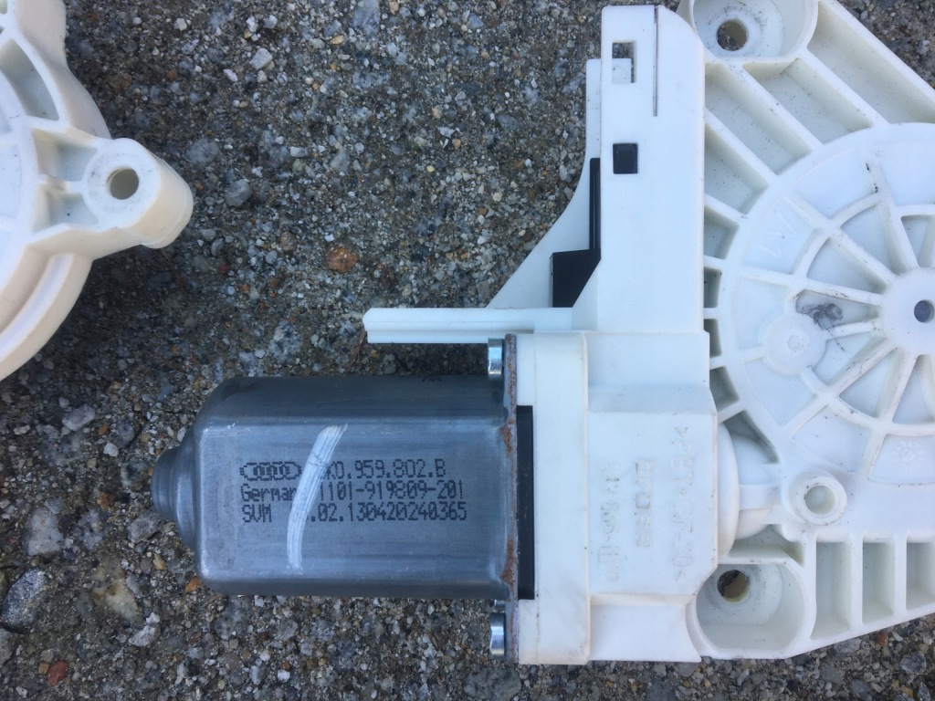 фото №1, Audi a7 моторчик підйому скло 8k0959802b