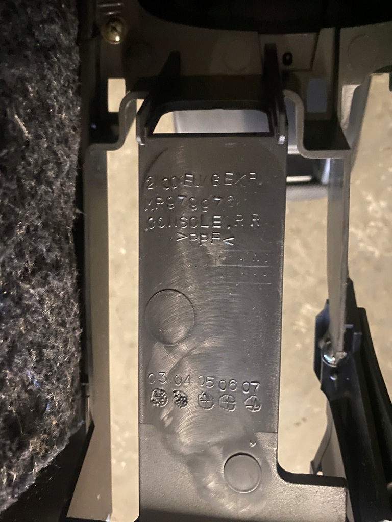 фото №10, Подлокотник туннель средний mitsubishi outlander i lift 2.4 mivec 4g69