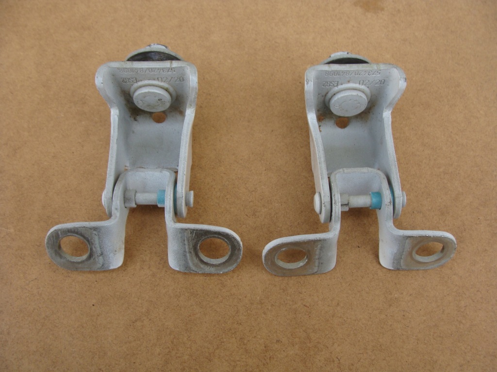 фото №1, Петля петли задней крышки багажника citroen c3 iii ewp комплект