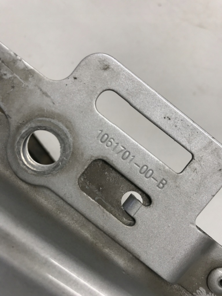 Tesla model x правый  крыло  1061701-00-b Цена