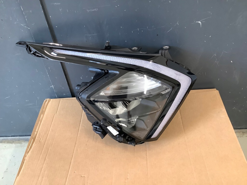 фото №1, Kia sportage v лампа правая перед 92102 r2000